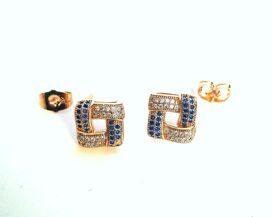 с7 Серьги-гвоздики с белыми и синими фианитами под золото
