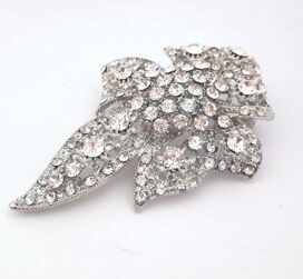 100(65) Брошь бантик со стразами