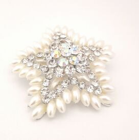 100(61) Брошь звезда с бусинками и стразами